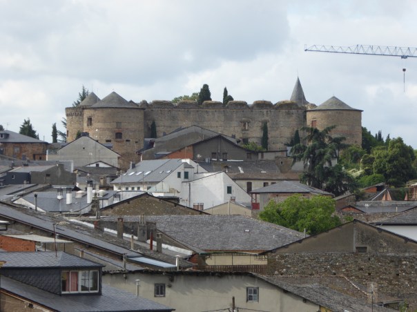 Now surrounded by slate roofed houses, this shows the size of the medieval Templar castle in Villafranca. The location of this fortress was strategically important, the next day's journey took us through a very narrow canyon where pilgrims were protected by the Templar knights from all the bad guys along the way.