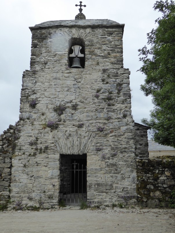 The forgotten old slate church that Delana referred to. Walking the Camino, at 'the pace of life'  allowes pilgrams the opportunity and the time to open their minds and discover what has always been there, but never noticed before.