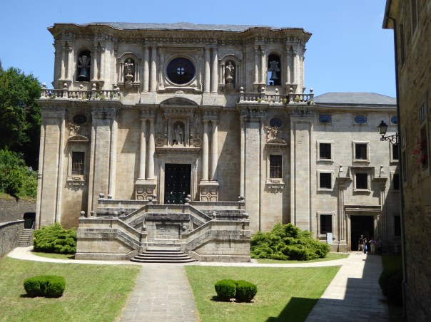 A view of the front entrance to  6 to 7 story monastery. Unfortunately we missed the afternoon tour.