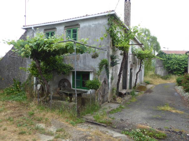 Put this in just because it is so typical of houses in this area. Imagine what it could be turned into?