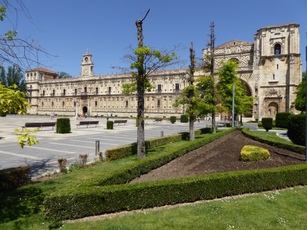 Our hotel, one of the famous Parador chain, this was originally a monastery founded in the twelfth century to provide lodging for the pilgrims travelling to Santiago de Compostela in Galicia. This is considered one of the most beautiful Renaissance building in Spain. 