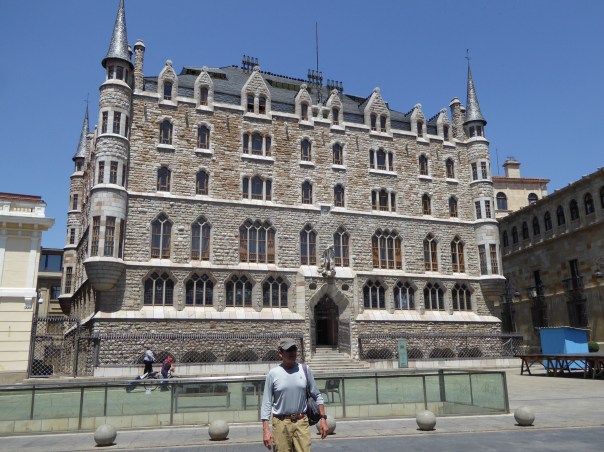 The Casa  de Botines designed by Antoni Gaudi - very con entail by his later standards